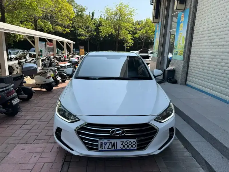 Hyundai Elantra, 2018 — фото 1