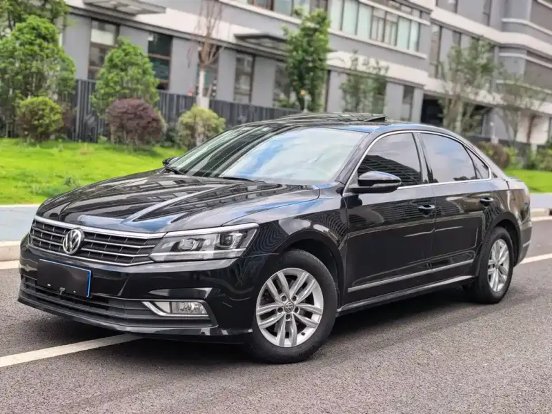 Volkswagen Passat, 2017 — фото 1