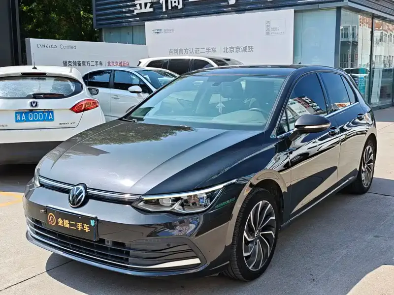 Volkswagen Golf, 2022