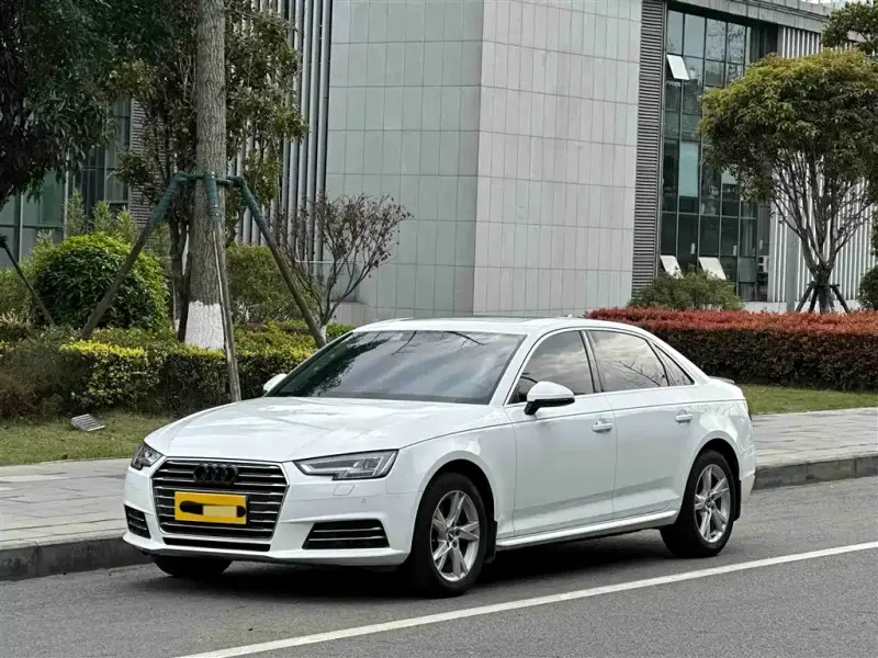 Audi A4L, 2018 — фото 1