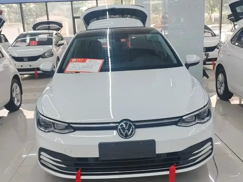 Volkswagen Golf, 2025