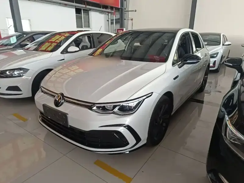 Volkswagen Golf, 2024