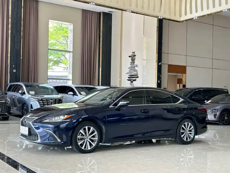 Lexus ES, 2020