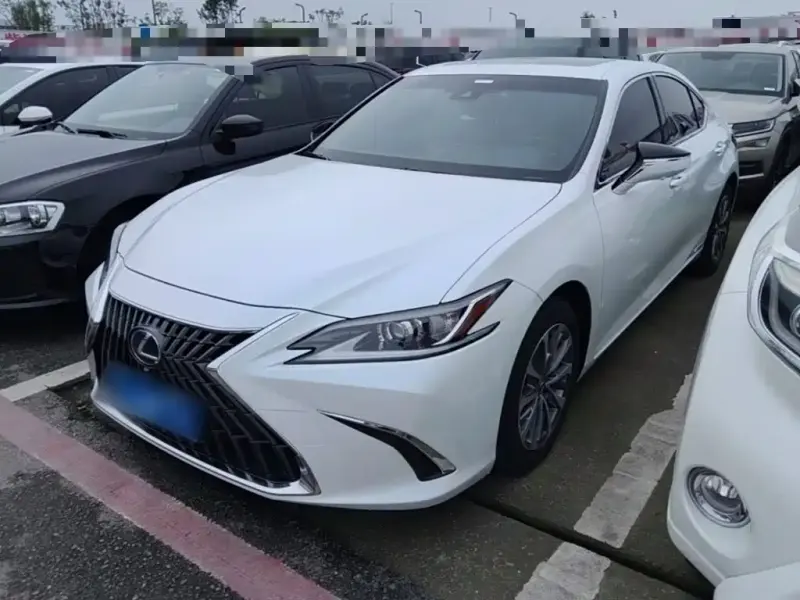 Lexus ES, 2022