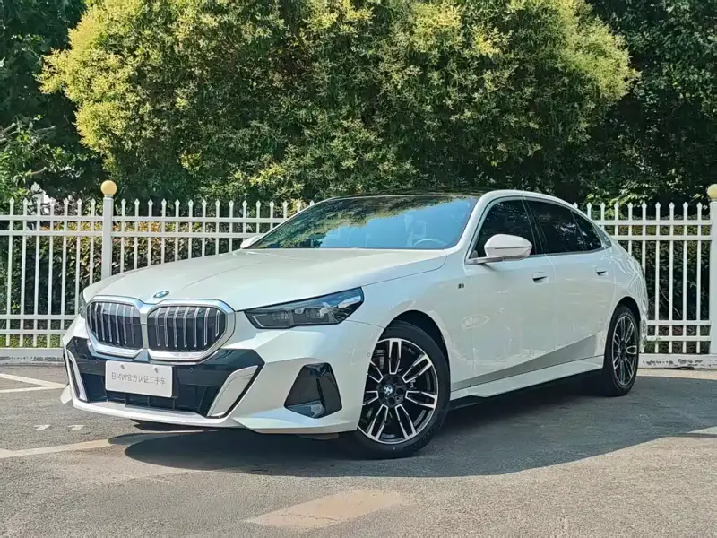 BMW 5 Series, 2025