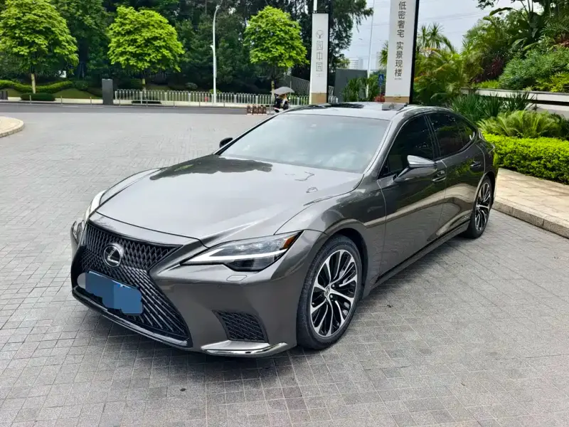 Lexus LS, 2022