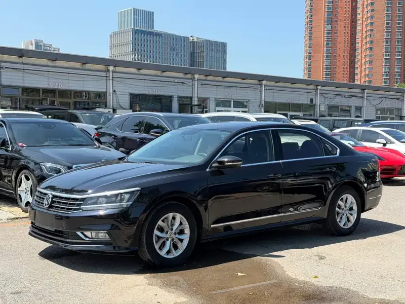 Volkswagen Passat, 2018 — фото 1