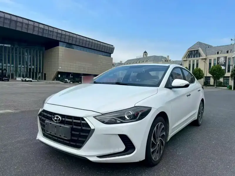 Hyundai Elantra, 2020 — фото 1