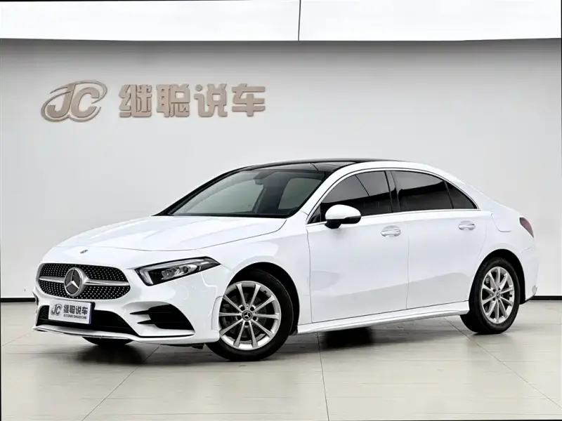 Mercedes-Benz A-Class, 2020 — фото 1
