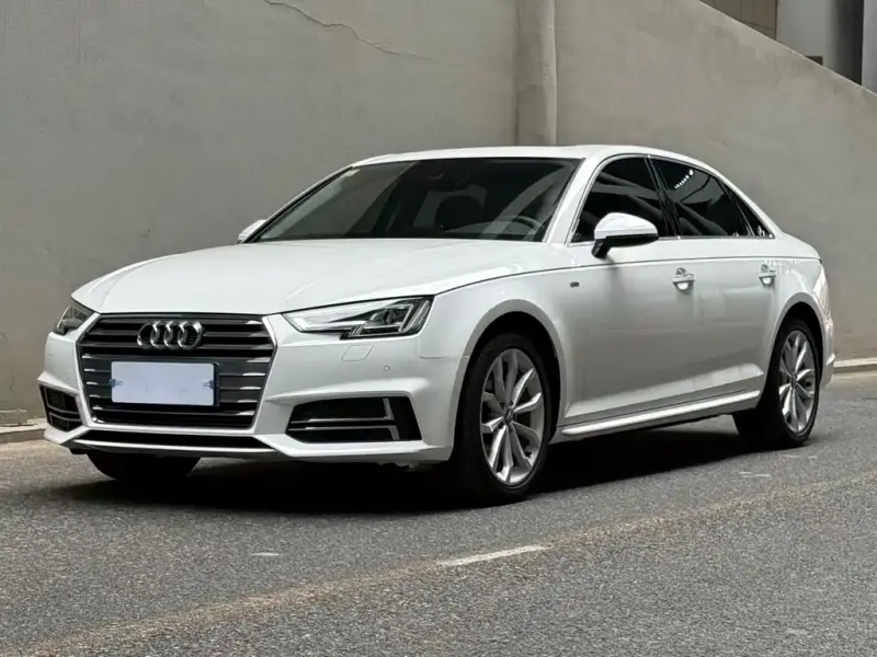Audi A4L, 2018 — фото 1