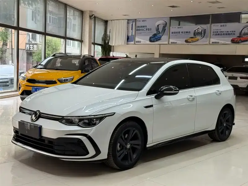 Volkswagen Golf, 2022