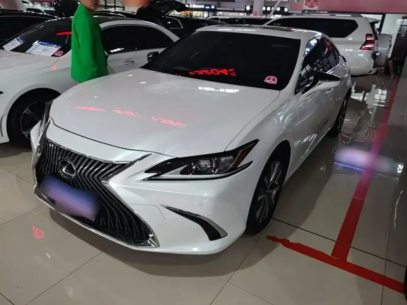 Lexus ES, 2019