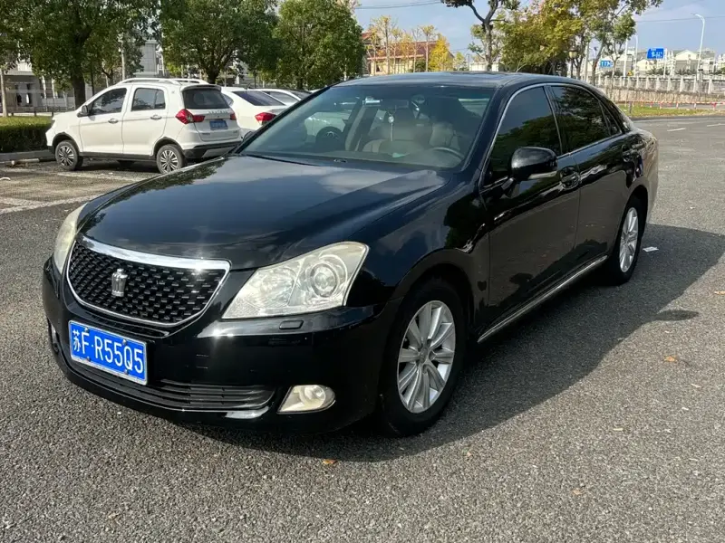 Toyota Crown, 2011