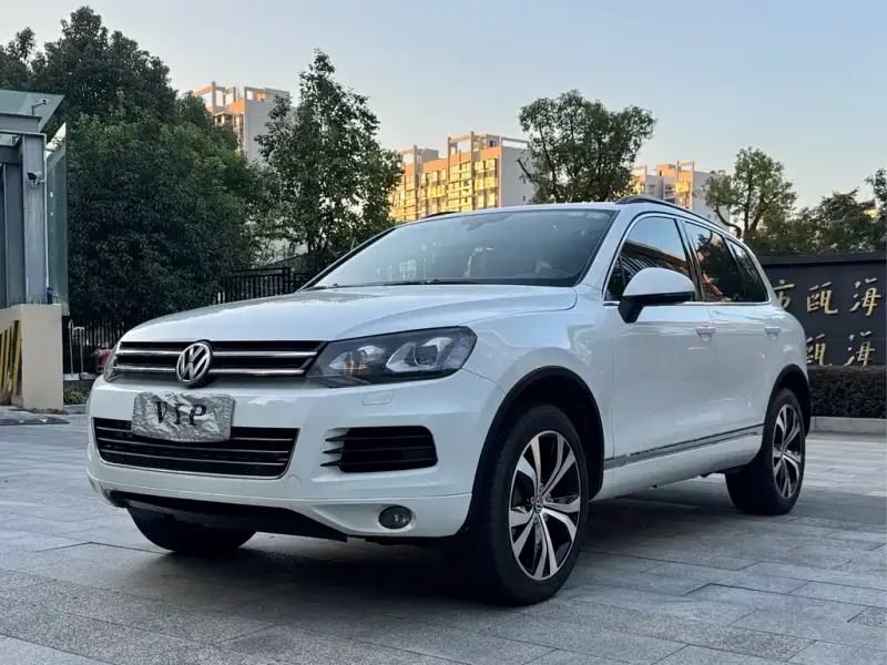 Volkswagen Touareg, 2014 — фото 1