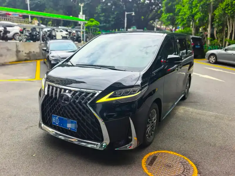Lexus LM, 2023