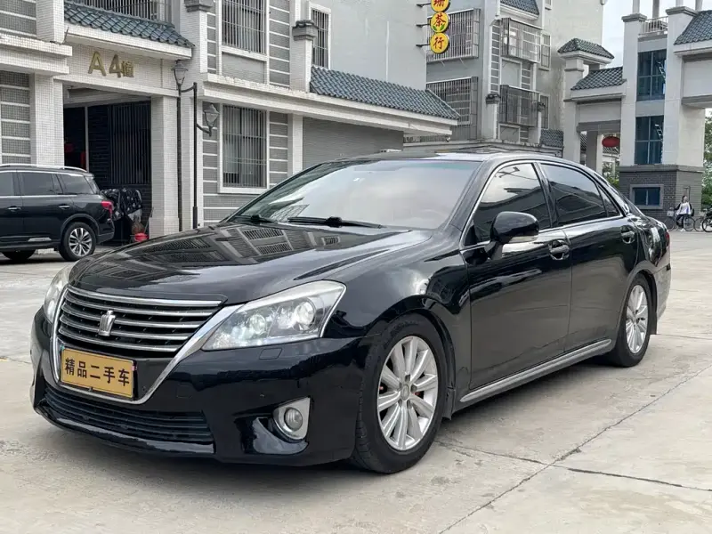 Toyota Crown, 2013