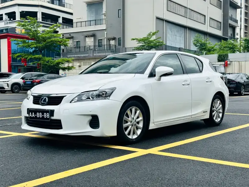 Lexus CT, 2013