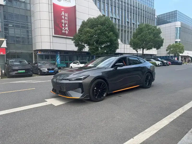 Changan UNI-V, 2025