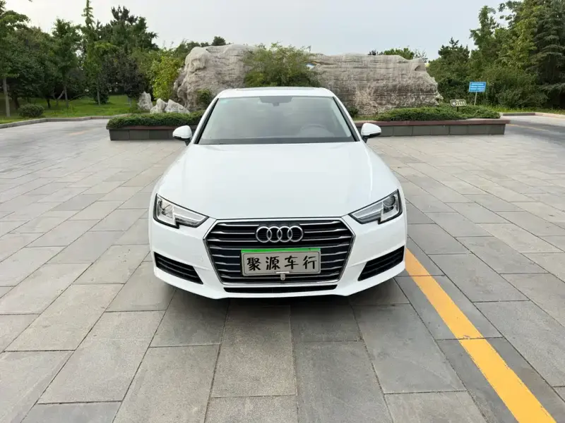 Audi A4L, 2017 — фото 1