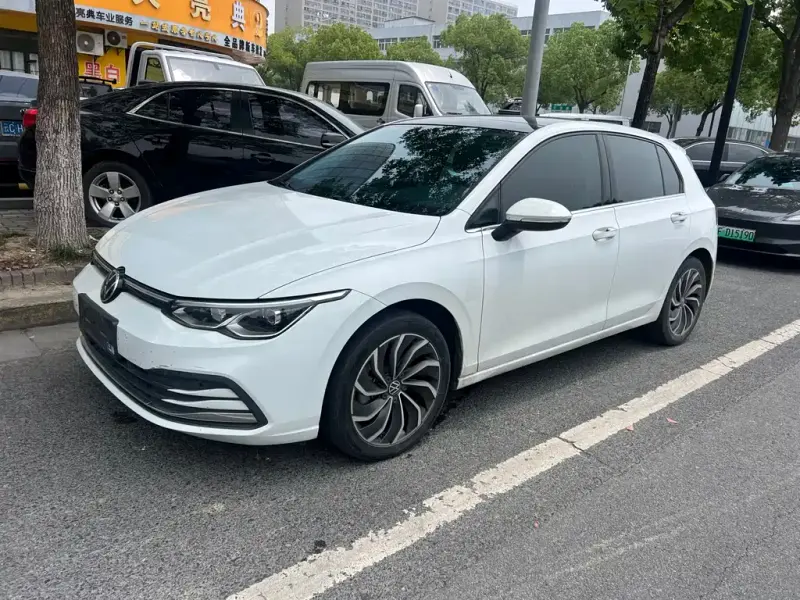 Volkswagen Golf, 2022