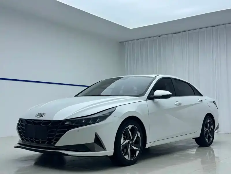Hyundai Elantra, 2023 — фото 1