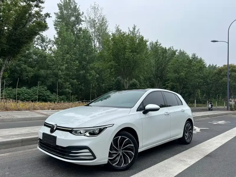 Volkswagen Golf, 2022