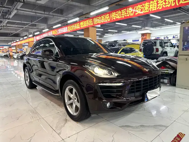 Porsche Macan, 2015