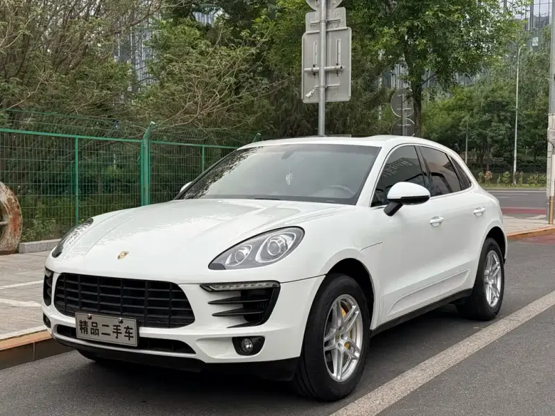 Porsche Macan, 2015