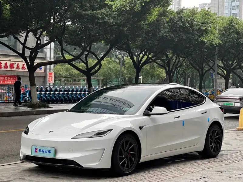 Tesla Model 3, 2024