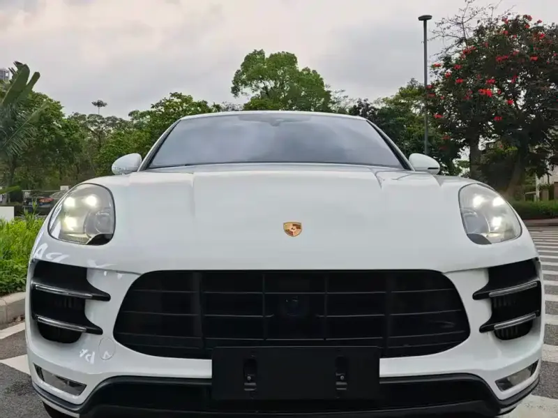 Porsche Macan, 2015