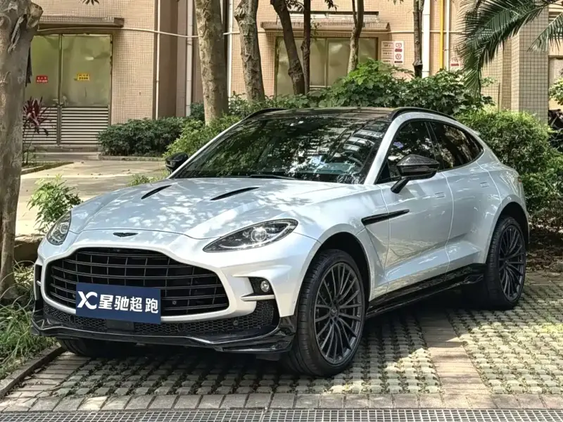 Aston Martin DBX, 2022