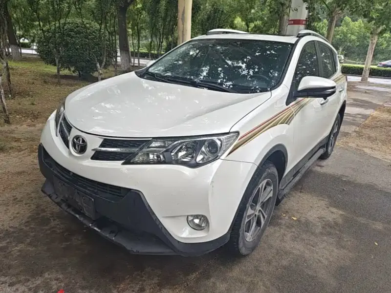 Toyota RAV4, 2015 — фото 1