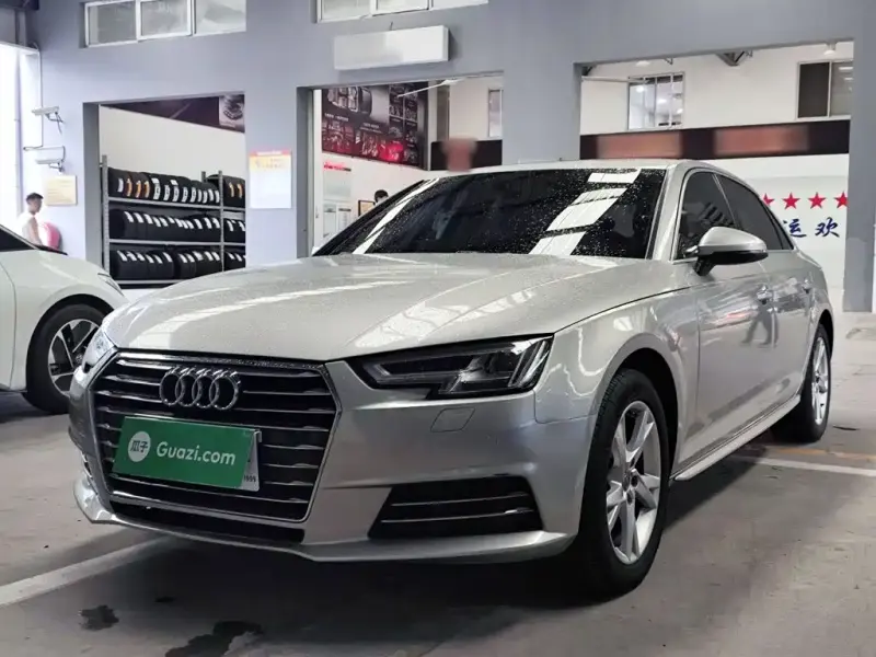 Audi A4L, 2018 — фото 1