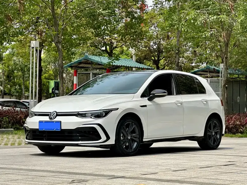 Volkswagen Golf, 2023