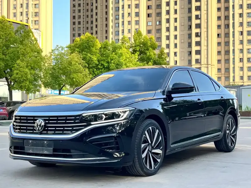 Volkswagen Passat, 2023 — фото 1