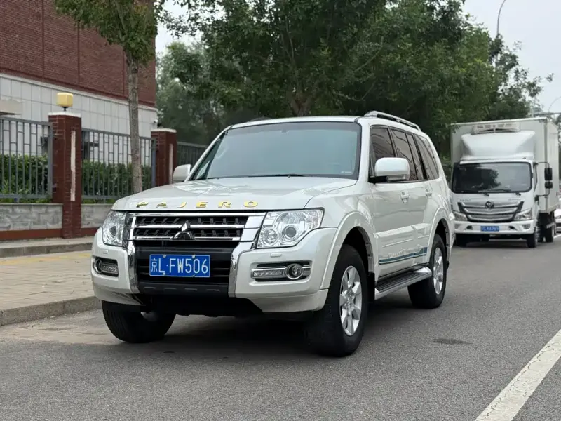 Mitsubishi Pajero (Import), 2019