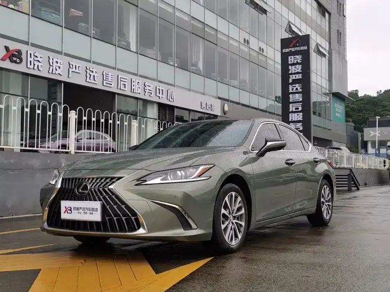Lexus ES, 2022
