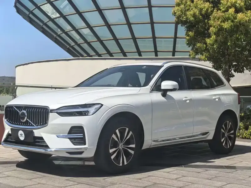 Volvo XC60, 2022 — фото 1