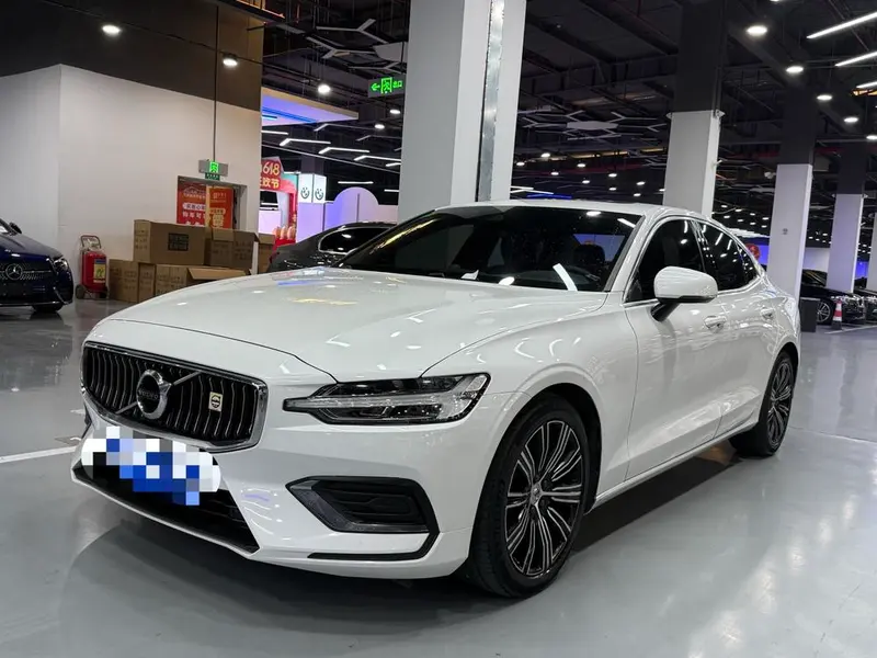 Volvo S60, 2022