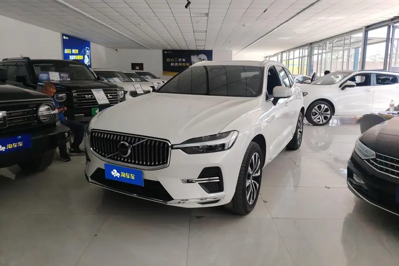 Volvo XC60 B5 4WD Luxury Edition, 2025 — фото 1