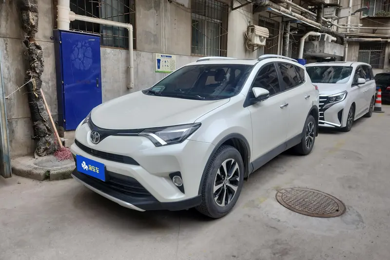 Toyota RAV4 2.0L CVT 2WD Style Edition, 2016 — фото 1