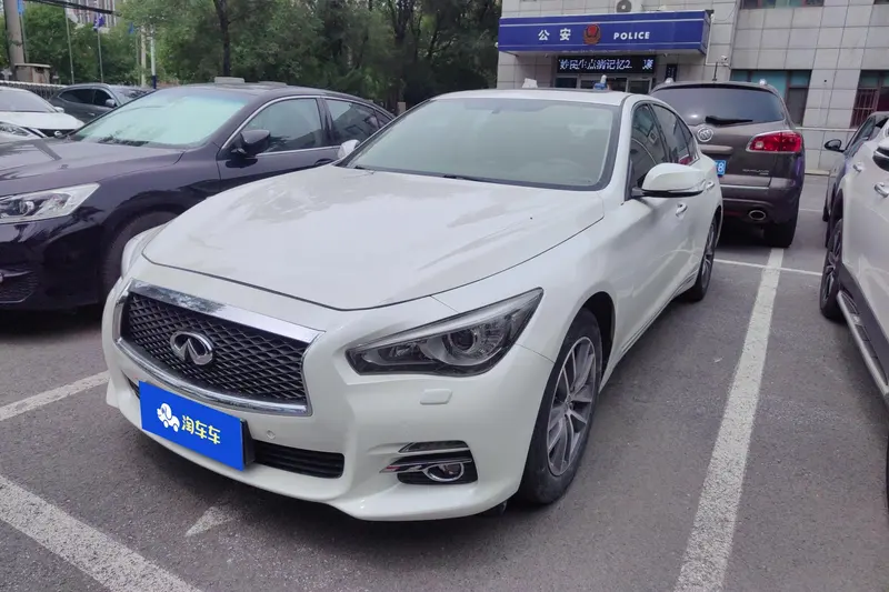 Infiniti Q50L, 2015