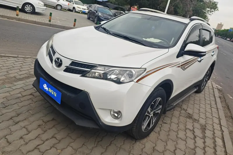 Toyota RAV4 2.0L CVT 2WD Style Edition, 2015 — фото 1