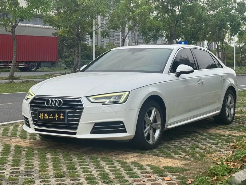 Audi A4L Plus 40 TFSI Version, 2017 — фото 1