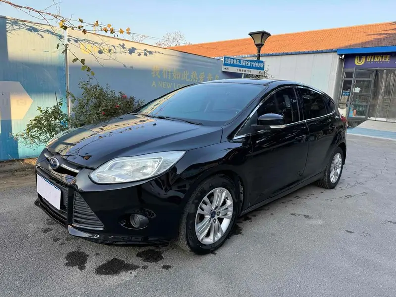 Ford Focus Hatchback 1.6L Auto Comfort Version, 2012 — фото 1