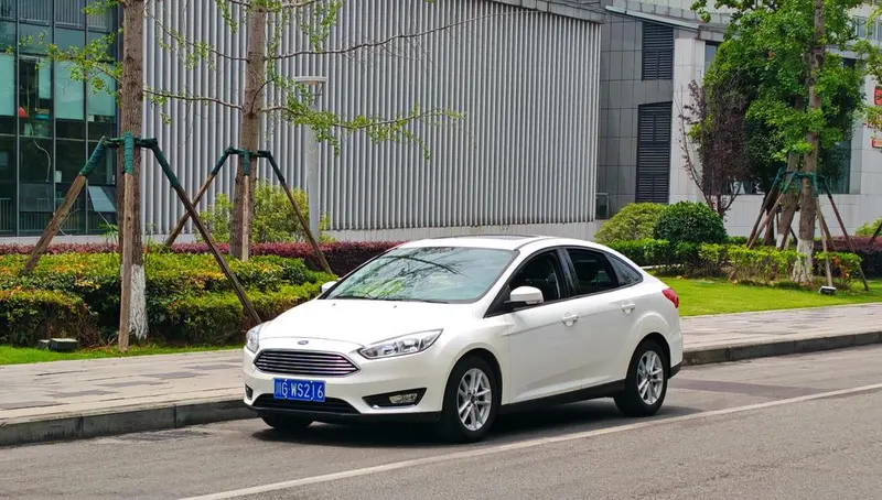 Ford Focus Sedan 1.6L Auto Style Version, 2015 — фото 1