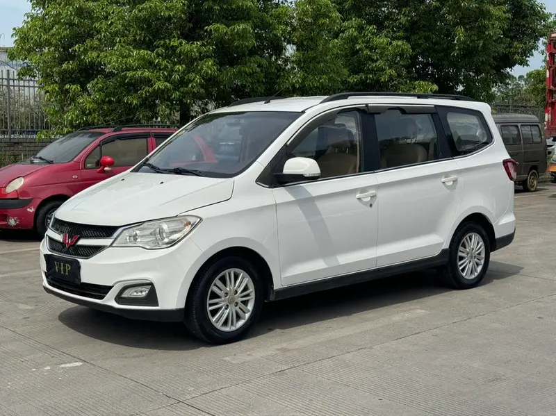 Wuling Hongguang, 2015
