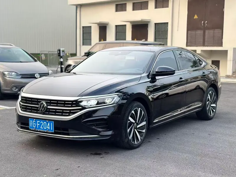 Volkswagen Passat Facelift 330TSI Luxury Edition, 2023 — фото 1