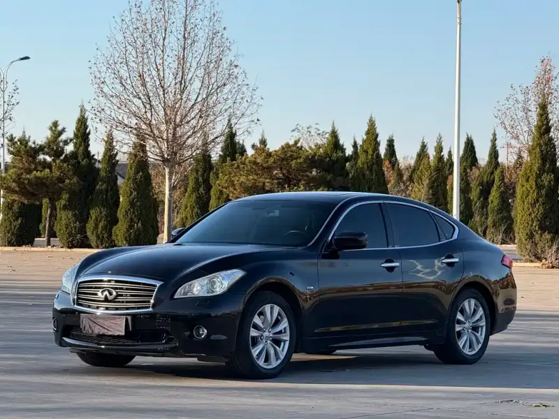 Infiniti M, 2012