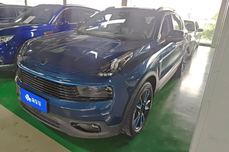 Lynk & Co 01 2.0T 2WD Version Pro Edition, 2017 — фото 1